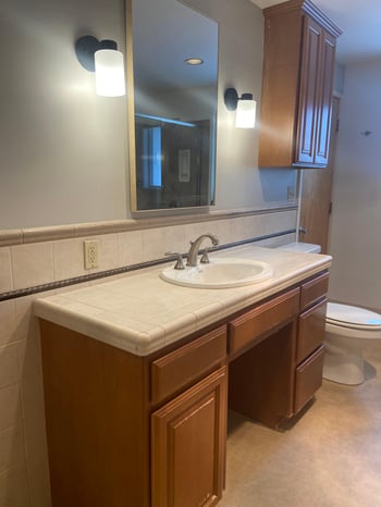 large upstairs bathroom