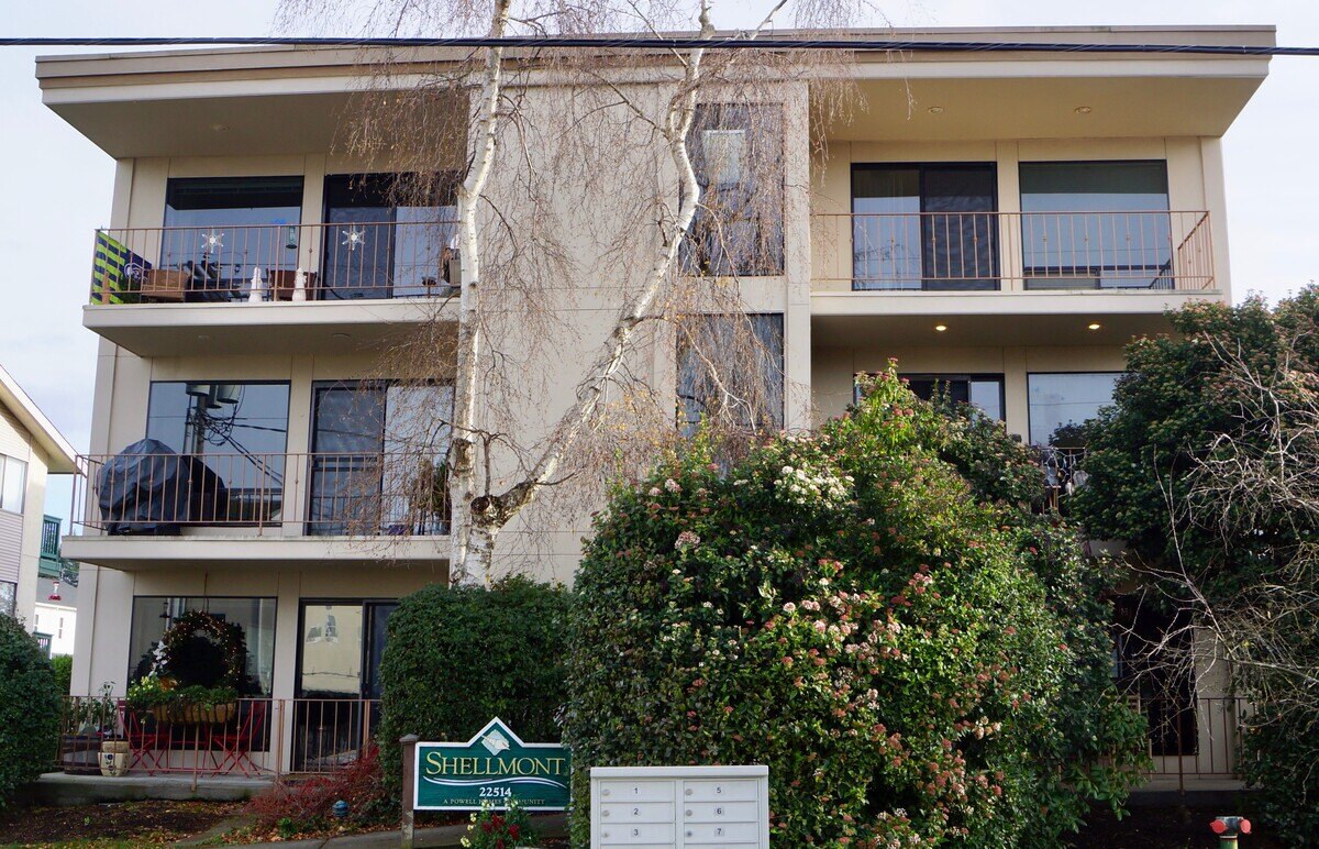 apartment exterior seattle